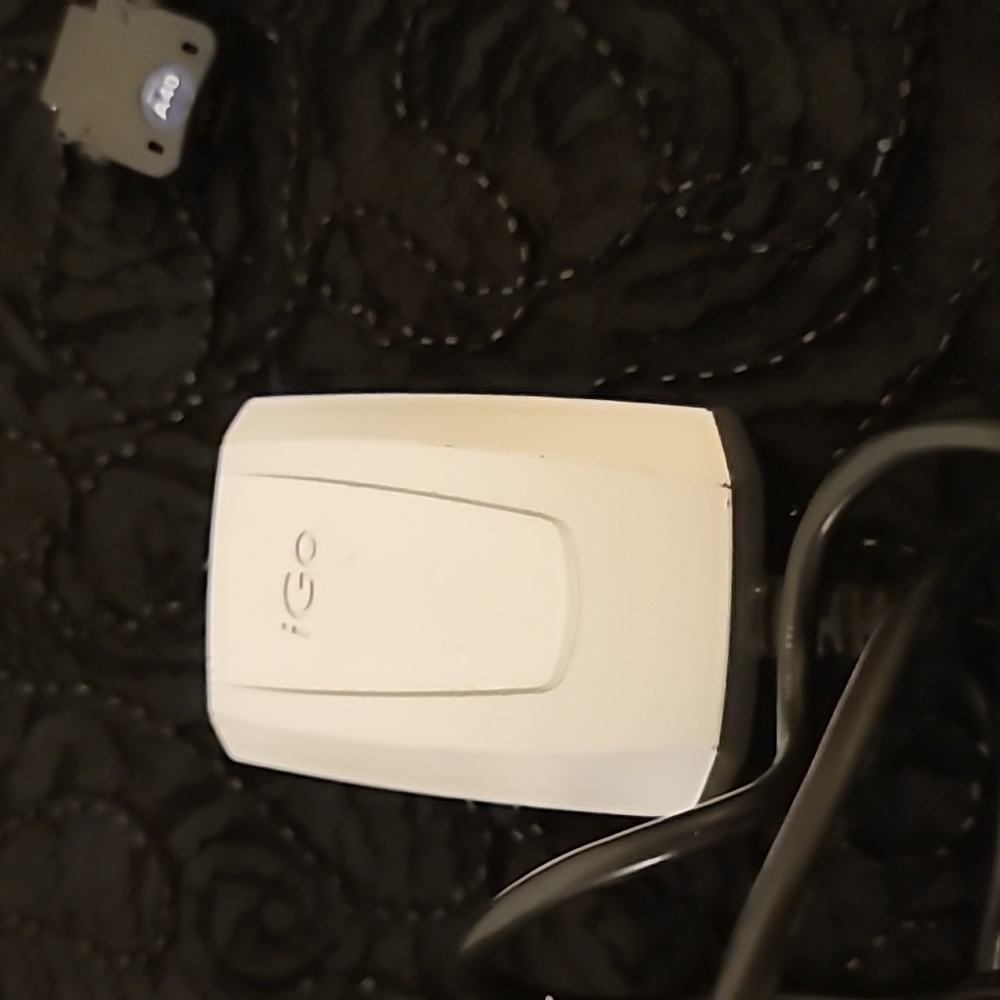 iGo charges - Picture 3 of 7